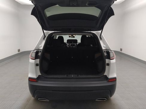 Used 2019 Jeep Cherokee Latitude w/ Popular Appearance Group AWD/4WD image 29