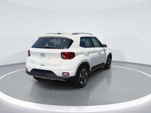 Used 2025 Hyundai Venue SEL FWD image 10