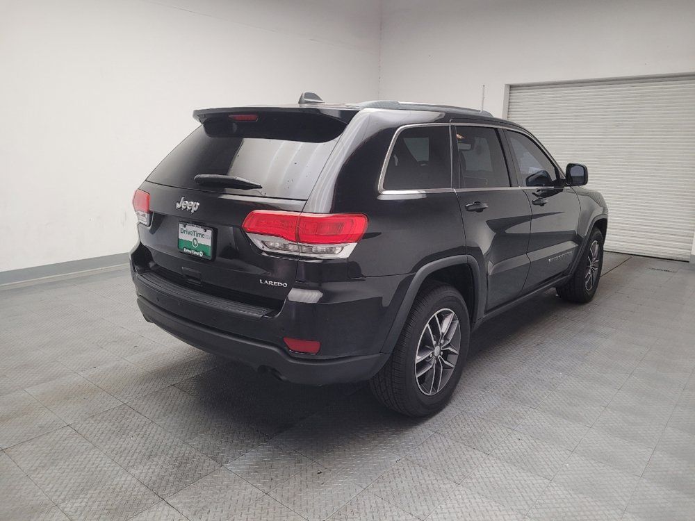Used 2018 Jeep Grand Cherokee Laredo RWD image 9