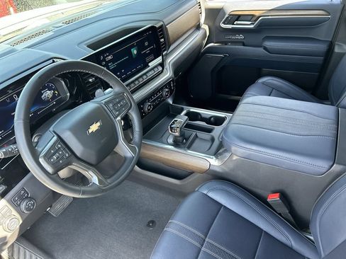 Used 2023 Chevrolet Silverado 1500 High Country w/ Technology Package AWD/4WD image 10