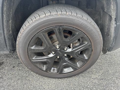 Used 2016 Jeep Renegade Latitude AWD/4WD image 26