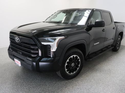 Used 2022 Toyota Tundra SR5 w/ SR5 Premium Package RWD image 2