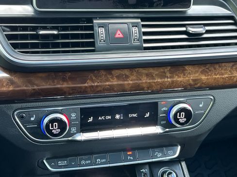 Used 2018 Audi Q5 2.0T Premium Plus w/ Premium Plus Package AWD/4WD image 24