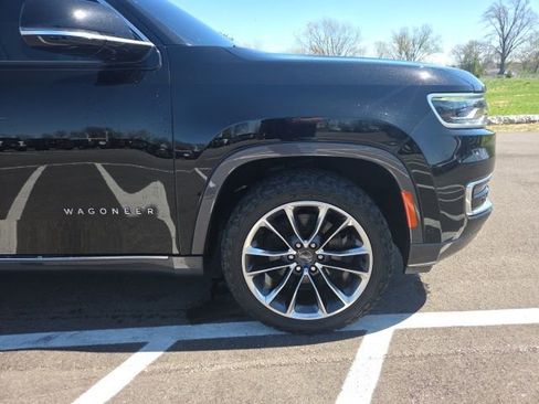 Used 2022 Jeep Wagoneer Series III w/ Premium Group I AWD/4WD image 6