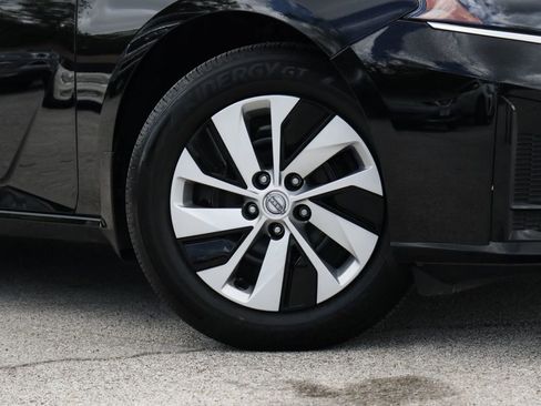 Used 2025 Nissan Altima 2.5 S FWD image 3