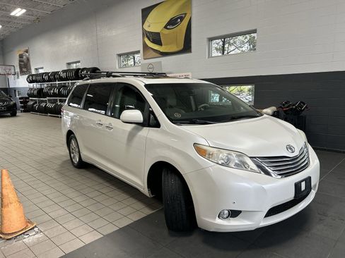 Used 2012 Toyota Sienna Limited w/ Premium Pkg AWD/4WD image 10