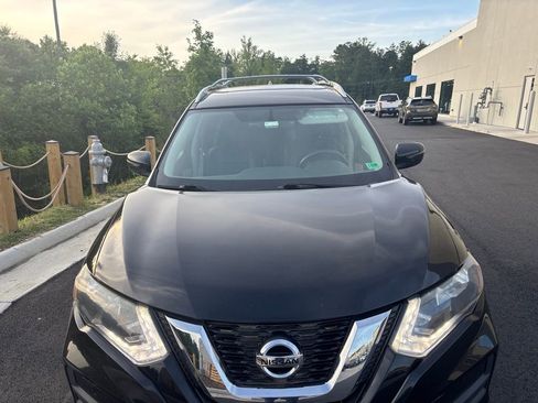 Used 2017 Nissan Rogue S w/ S Appearance Package AWD/4WD image 2