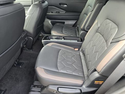 New 2026 Nissan Pathfinder Platinum AWD/4WD image 9