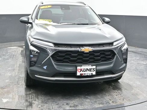 Used 2025 Chevrolet Trax LT image 4