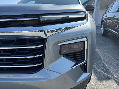 New 2026 Chevrolet Traverse LT w/ Sun and Wheel Package FWD image 9