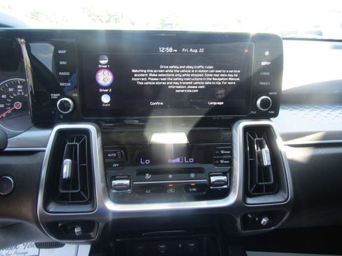 Used 2023 Kia Sorento S w/ Panoramic Sunroof Package image 13