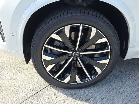 New 2026 Volvo XC90 T8 Plus w/ Protection Package Premier AWD/4WD image 4