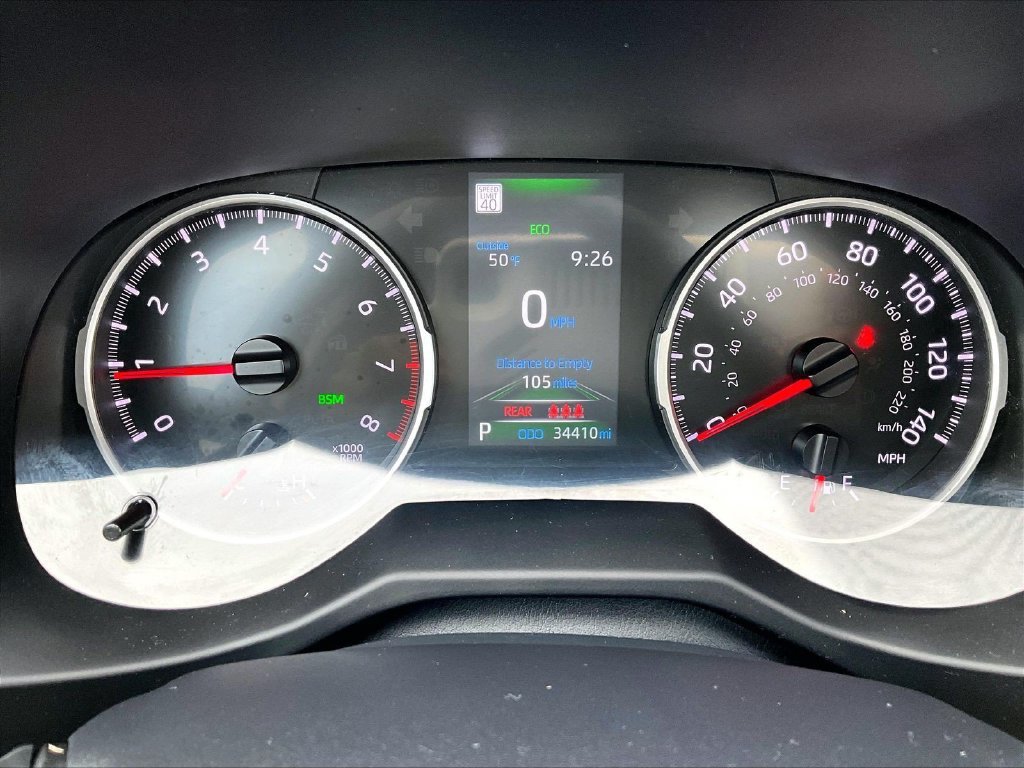 Used 2022 Toyota RAV4 XLE AWD/4WD image 25
