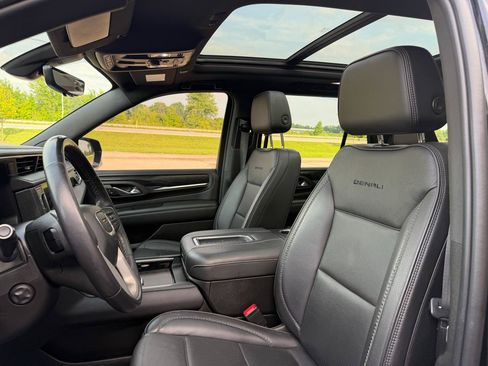 Used 2022 GMC Yukon Denali w/ Advanced Technology Package AWD/4WD image 10