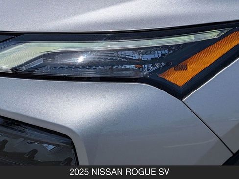 Used 2025 Nissan Rogue SV FWD image 10