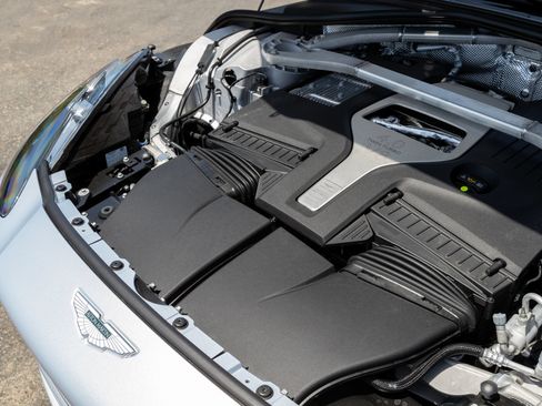 Used 2021 Aston Martin DBX AWD/4WD image 11