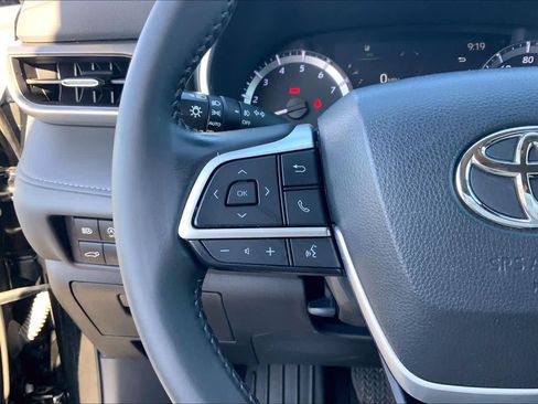 Used 2023 Toyota Highlander XLE FWD image 24