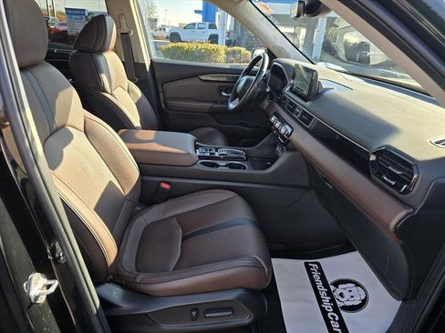 Used 2023 Honda Pilot Elite image 16
