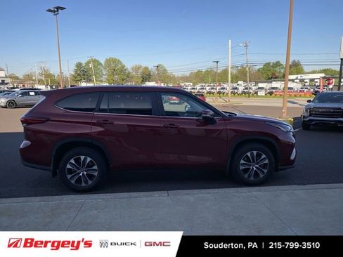 Used 2023 Toyota Highlander XLE AWD/4WD image 5