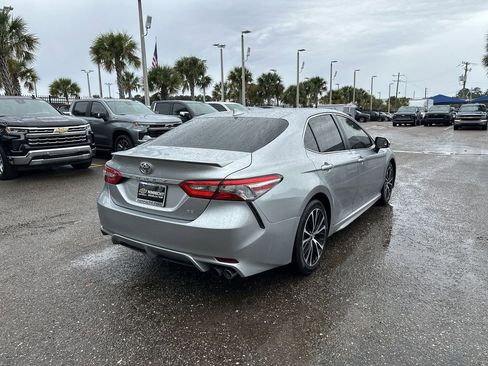 Used 2019 Toyota Camry SE image 16
