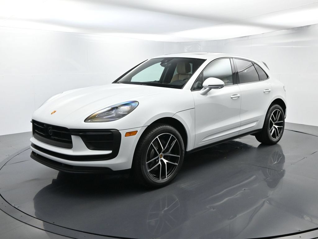 Certified 2025 Porsche Macan AWD/4WD image 1