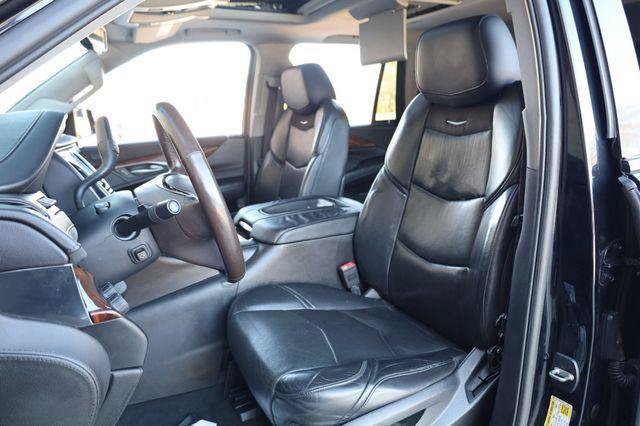 Used 2015 Cadillac Escalade Luxury AWD/4WD image 18