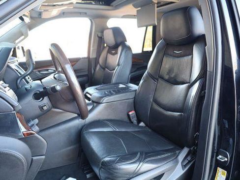Used 2015 Cadillac Escalade Luxury AWD/4WD image 18