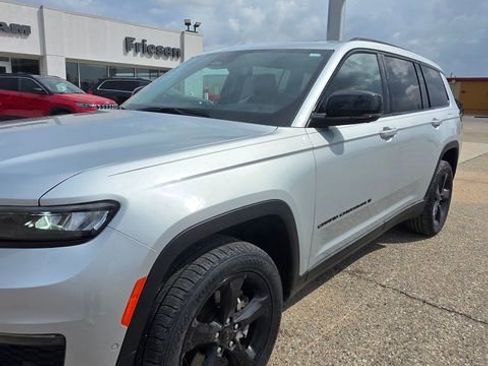 Used 2022 Jeep Grand Cherokee L Limited w/ Luxury Tech Group II image 4