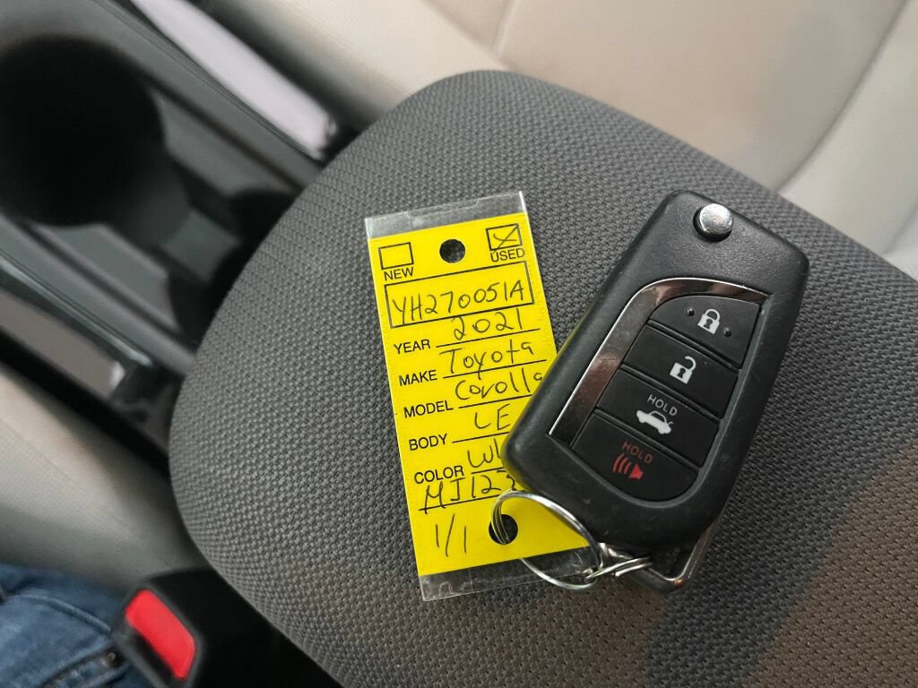 Used 2021 Toyota Corolla LE FWD image 4