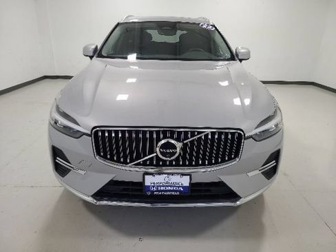 Used 2023 Volvo XC60 B5 Plus AWD/4WD image 4