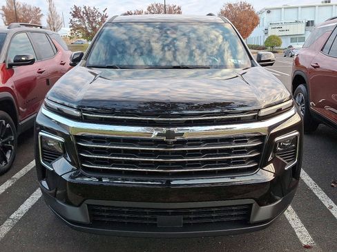 New 2026 Chevrolet Traverse LT w/ Driver Confidence Package FWD image 2
