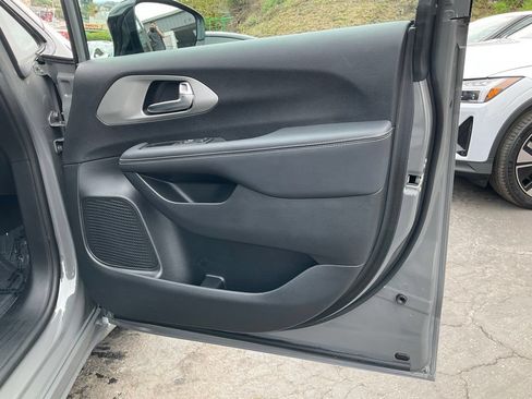 Used 2023 Chrysler Pacifica Limited w/ S Appearance Package FWD image 66