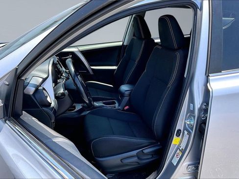 Used 2018 Toyota RAV4 XLE w/ All Weather Liner Package FWD image 3