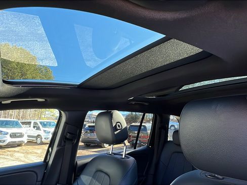 Used 2023 Mercedes-Benz GLB 250 GLB 250 w/ Premium Package image 18