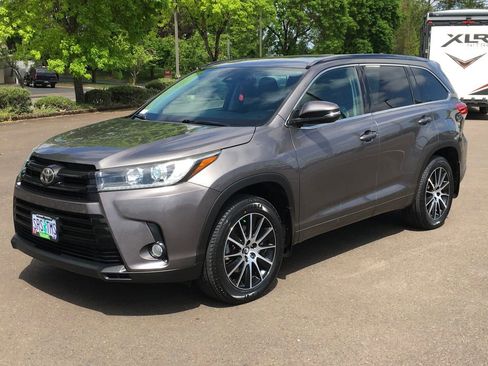 Used 2017 Toyota Highlander SE AWD/4WD image 11