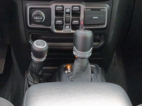 Used 2022 Jeep Wrangler Unlimited Sport AWD/4WD image 19