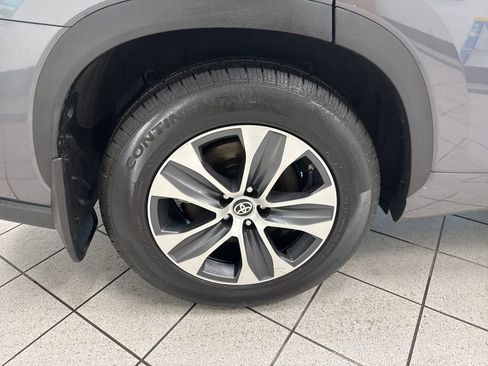 Used 2024 Toyota Highlander XLE image 12