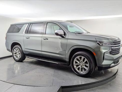 Used 2023 Chevrolet Suburban Premier image 10
