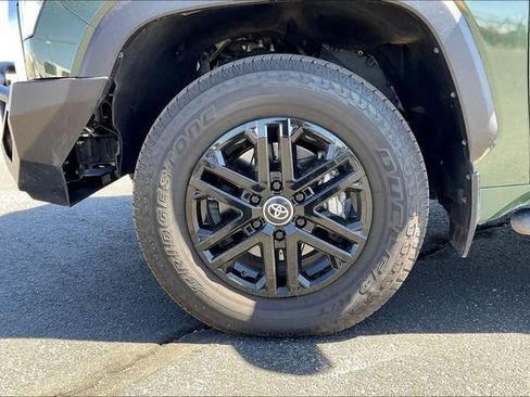 Used 2022 Toyota Tundra Limited w/ TRD Off-Road Package image 8