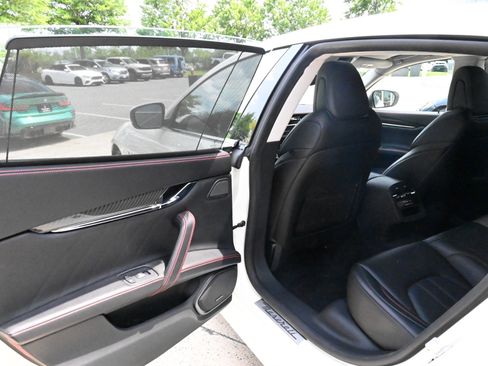 Used 2021 Maserati Quattroporte S GranSport Q4 AWD/4WD image 34
