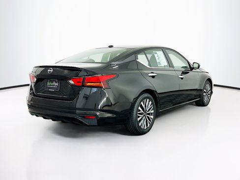 Used 2025 Nissan Altima 2.5 SV FWD image 9
