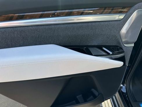 New 2026 Cadillac Escalade Platinum Sport w/ LPO, ONYX Package AWD/4WD image 13