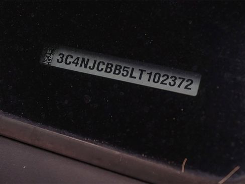 Used 2020 Jeep Compass Latitude image 31