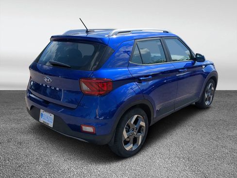 New 2025 Hyundai Venue SEL image 3