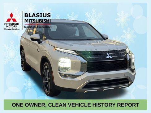 Used 2024 Mitsubishi Outlander 4WD Plug-In Hybrid image 1