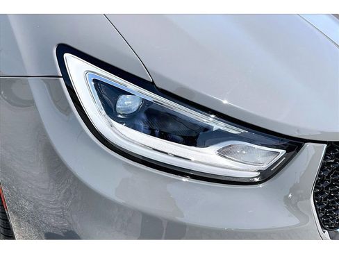 Certified 2023 Chrysler Pacifica Limited AWD/4WD image 36