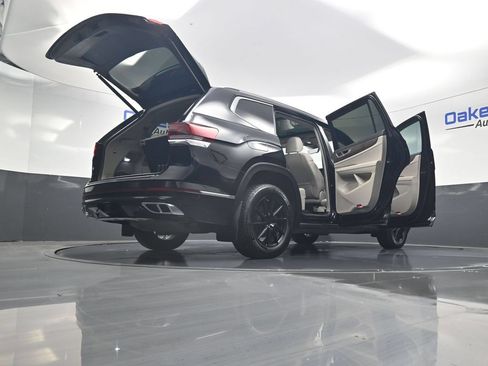 Used 2024 Volkswagen Atlas SEL Premium R-Line AWD/4WD image 64