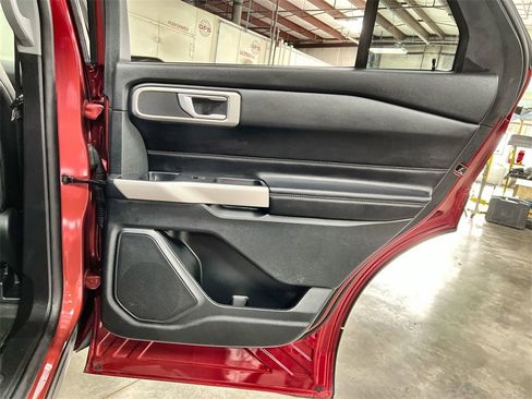 Used 2022 Ford Explorer XLT w/ Equipment Group 202A image 25