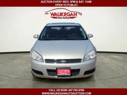 Used 2010 Chevrolet Impala LT w/ Luxury Edition Package FWD image 2