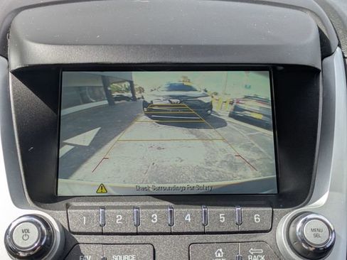 Used 2017 Chevrolet Equinox LT w/ Convenience Package image 18